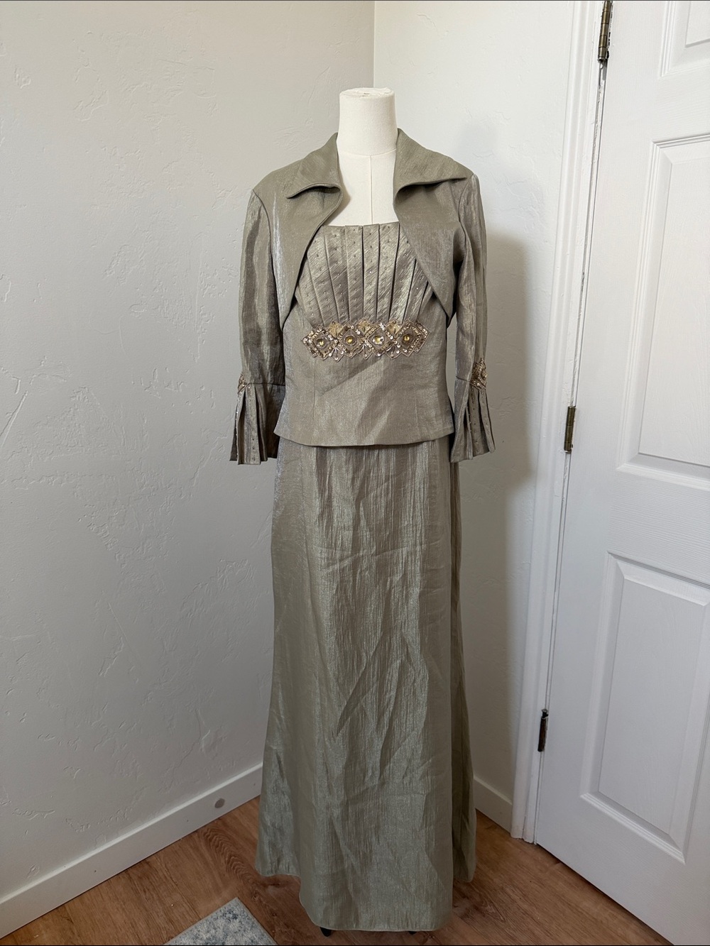 David’s Bridal Metallic Sage Green Formal/Mother of Bride Dress and Jacket Set